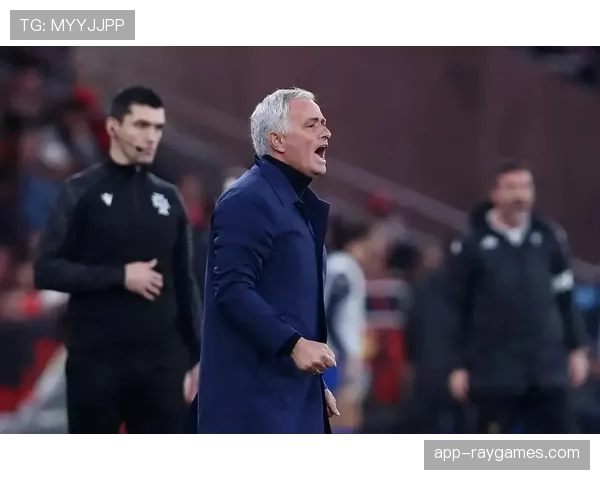 穆里尼奥葡联杯出局后批评球队,更衣室矛盾公开化 穆里尼奥葡联杯出局后批评球队,更衣室矛盾公开化